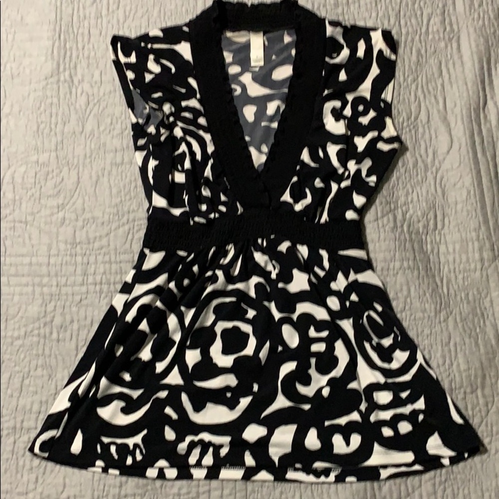 Women’s Sleeveless Blouse
